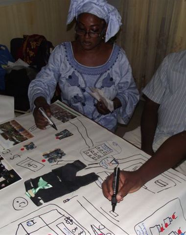 Madame Tall, animatrice AMASSA à l'atelier Genre